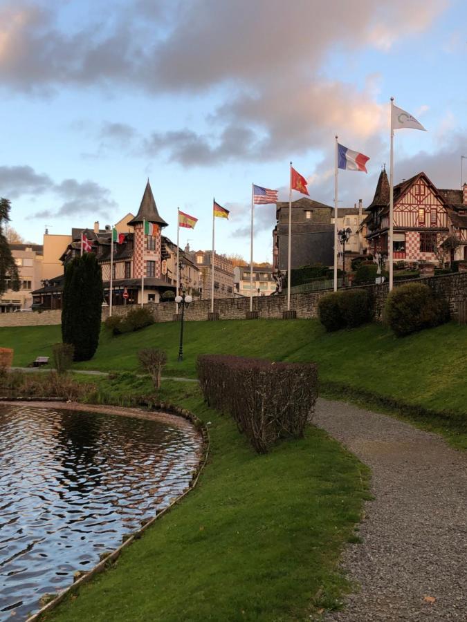 Manoir De La Prise Tarot Bed & Breakfast Bagnoles de l'Orne Normandie Exterior photo